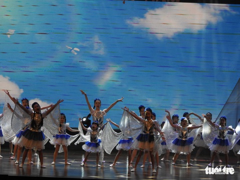 Mỹ Linh, Tùng Dương, Khánh Linh hát về biển, đảo - Ảnh 7. Mỹ Linh, Tùng Dương, Khánh Linh hát về biển, đảo - Ảnh 7.