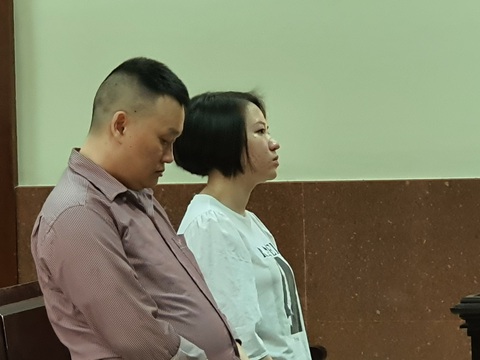 Nữ tử tù cúi đầu xin lỗi mẹ chồng vì kéo chồng mua bán ma túy - Ảnh 1. Nữ tử tù cúi đầu xin lỗi mẹ chồng vì kéo chồng mua bán ma túy - Ảnh 1.