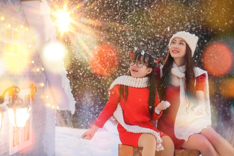 Giáng sinh ‘tuyết trắng’ cùng búp măng Noel khổng lồ ở Ecopark - Ảnh 12. Giáng sinh ‘tuyết trắng’ cùng búp măng Noel khổng lồ ở Ecopark - Ảnh 12.
