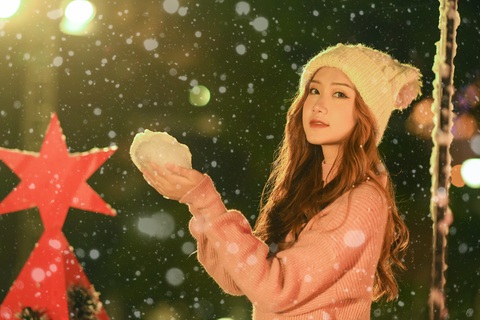 Giáng sinh ‘tuyết trắng’ cùng búp măng Noel khổng lồ ở Ecopark - Ảnh 14. Giáng sinh ‘tuyết trắng’ cùng búp măng Noel khổng lồ ở Ecopark - Ảnh 14.