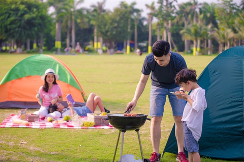 Giáng sinh ‘tuyết trắng’ cùng búp măng Noel khổng lồ ở Ecopark - Ảnh 15. Giáng sinh ‘tuyết trắng’ cùng búp măng Noel khổng lồ ở Ecopark - Ảnh 15.