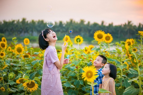 Giáng sinh ‘tuyết trắng’ cùng búp măng Noel khổng lồ ở Ecopark - Ảnh 16. Giáng sinh ‘tuyết trắng’ cùng búp măng Noel khổng lồ ở Ecopark - Ảnh 16.