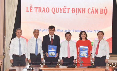 TP.HCM trao quyết định phê chuẩn bầu 2 phó chủ tịch UBND TP - Ảnh 1. TP.HCM trao quyết định phê chuẩn bầu 2 phó chủ tịch UBND TP - Ảnh 1.