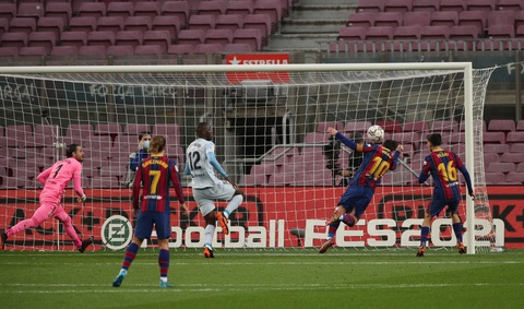 Messi sút hỏng phạt đền và đánh đầu ghi bàn san bằng kỷ lục 643 bàn của Pele - Ảnh 4. Messi sút hỏng phạt đền và đánh đầu ghi bàn san bằng kỷ lục 643 bàn của Pele - Ảnh 4.