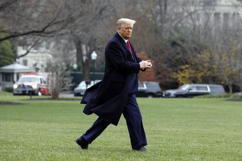 Ông Trump phê chuẩn dự luật có thể ngăn công ty Trung Quốc niêm yết ở Mỹ - Ảnh 1. Ông Trump phê chuẩn dự luật có thể ngăn công ty Trung Quốc niêm yết ở Mỹ - Ảnh 1.