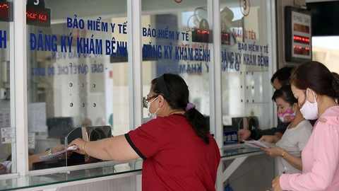 Người ở nơi khác đến khám chữa bệnh tại TP.HCM: Ai được BHYT chi trả 100%? - Ảnh 1. Người ở nơi khác đến khám chữa bệnh tại TP.HCM: Ai được BHYT chi trả 100%? - Ảnh 1.