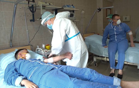 Vắc xin COVID-19 phát triển nhanh, kiểm soát tác dụng phụ ra sao? - Ảnh 3. Vắc xin COVID-19 phát triển nhanh, kiểm soát tác dụng phụ ra sao? - Ảnh 3.