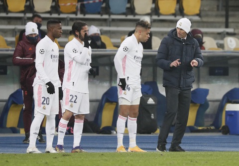 Lại thua đội bóng Ukraine, Real gặp khó ở Champions League - Ảnh 2. Lại thua đội bóng Ukraine, Real gặp khó ở Champions League - Ảnh 2.