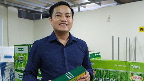 Từ tay trắng thành tỉ phú tăm giang - Ảnh 1. Từ tay trắng thành tỉ phú tăm giang - Ảnh 1.