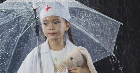 Mẹ con Đoan Trang hát tặng y bác sĩ trực đêm vì COVID-19 - Ảnh 3. Mẹ con Đoan Trang hát tặng y bác sĩ trực đêm vì COVID-19 - Ảnh 3.