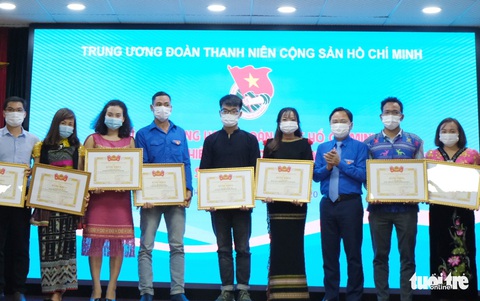 Mỗi thanh niên dân tộc là đại sứ vận động không xuất nhập cảnh trái phép - Ảnh 3. Mỗi thanh niên dân tộc là đại sứ vận động không xuất nhập cảnh trái phép - Ảnh 3.