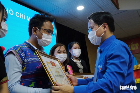Mỗi thanh niên dân tộc là đại sứ vận động không xuất nhập cảnh trái phép - Ảnh 1. Mỗi thanh niên dân tộc là đại sứ vận động không xuất nhập cảnh trái phép - Ảnh 1.