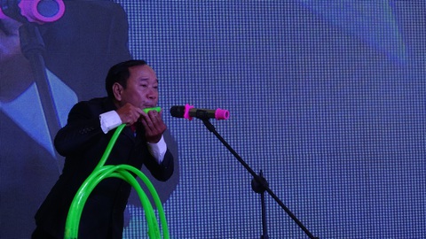 Nguyễn Văn Chung xác lập kỷ lục Việt Nam, Thế Hiển được tặng biểu tượng Hoa tre - Ảnh 5. Nguyễn Văn Chung xác lập kỷ lục Việt Nam, Thế Hiển được tặng biểu tượng Hoa tre - Ảnh 5.
