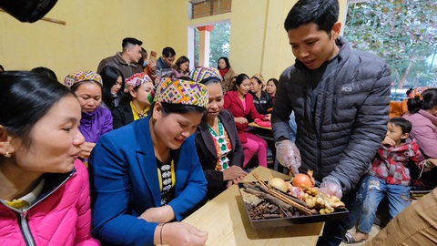 Phụ nữ Bản Mà hào hứng học nấu phở - Ảnh 3. Phụ nữ Bản Mà hào hứng học nấu phở - Ảnh 3.