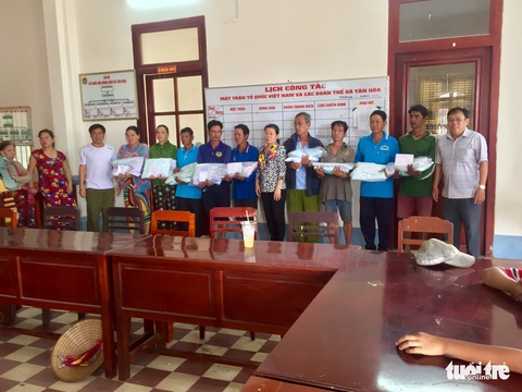 An Giang: 7 căn nhà bị thiêu rụi giữa trưa - Ảnh 2. An Giang: 7 căn nhà bị thiêu rụi giữa trưa - Ảnh 2.