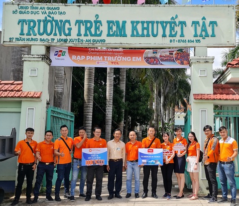 Hoàn tất trao tặng 100 Rạp Phim Trường Em do FPT Play và TCL tổ chức - Ảnh 3. Hoàn tất trao tặng 100 Rạp Phim Trường Em do FPT Play và TCL tổ chức - Ảnh 3.