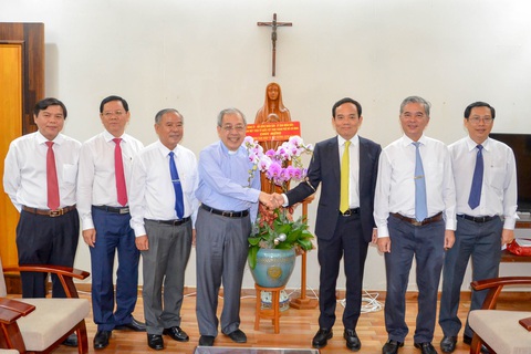 Lãnh đạo TP.HCM thăm, chúc Giáng sinh đồng bào Công giáo - Ảnh 3. Lãnh đạo TP.HCM thăm, chúc Giáng sinh đồng bào Công giáo - Ảnh 3.