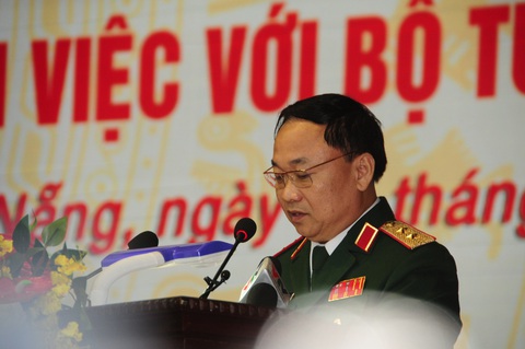 Chủ tịch Quốc hội thăm Bộ tư lệnh Quân khu 5 - Ảnh 2. Chủ tịch Quốc hội thăm Bộ tư lệnh Quân khu 5 - Ảnh 2.