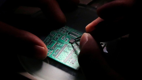 Hãng chip hàng đầu Trung Quốc lo không thể đột phá vì lệnh cấm của Mỹ - Ảnh 1.