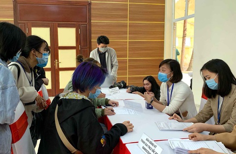 Vắcxin ngừa COVID-19 : Tìm mua hàng ngoại, tăng tốc phát triển hàng nội - Ảnh 1. Vắcxin ngừa COVID-19 : Tìm mua hàng ngoại, tăng tốc phát triển hàng nội - Ảnh 1.