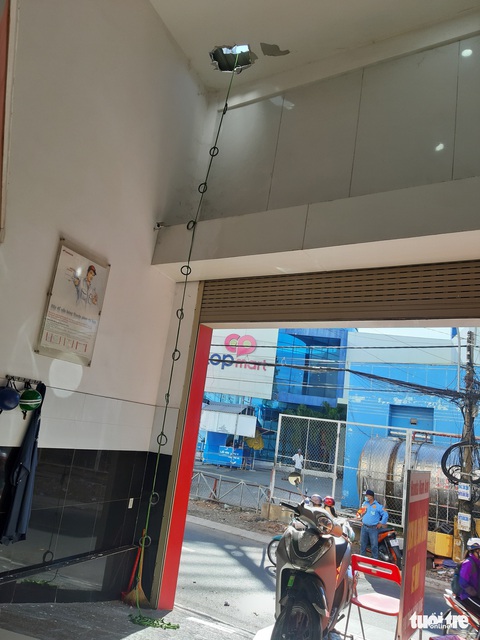 Kẻ trộm đột nhập cửa hàng xe máy ‘cuỗm’ đi nhiều tài sản - Ảnh 3. Kẻ trộm đột nhập cửa hàng xe máy ‘cuỗm’ đi nhiều tài sản - Ảnh 3.