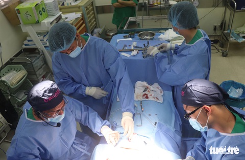 Đụng dao kéo, khối u ung thư bùng phát, di căn nhanh hơn? - Ảnh 1. Đụng dao kéo, khối u ung thư bùng phát, di căn nhanh hơn? - Ảnh 1.