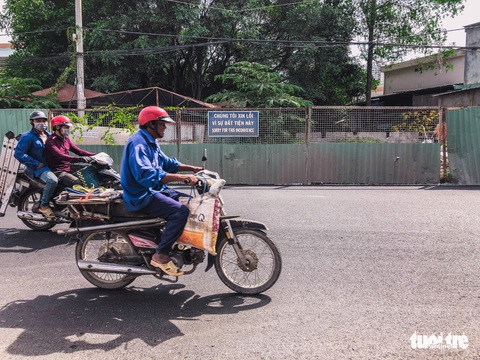 Đường Lương Định Của được sửa chữa tạm sau phản ánh của báo Tuổi Trẻ - Ảnh 6. Đường Lương Định Của được sửa chữa tạm sau phản ánh của báo Tuổi Trẻ - Ảnh 6.