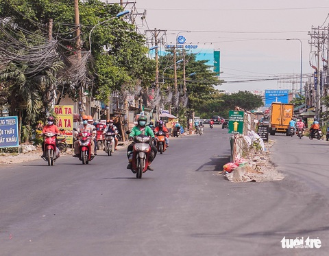 Đường Lương Định Của được sửa chữa tạm sau phản ánh của báo Tuổi Trẻ - Ảnh 5. Đường Lương Định Của được sửa chữa tạm sau phản ánh của báo Tuổi Trẻ - Ảnh 5.