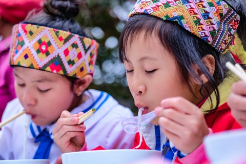 Ngày của Phở tại Bản Mà: Phở ngon quá, con ăn được 5 bát đấy cô ơi! - Ảnh 3. Ngày của Phở tại Bản Mà: Phở ngon quá, con ăn được 5 bát đấy cô ơi! - Ảnh 3.