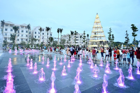 Khánh thành quảng trường nhạc nước 15.000m2 - Thêm điểm giải trí mới tại TP.HCM - Ảnh 3. Khánh thành quảng trường nhạc nước 15.000m2 - Thêm điểm giải trí mới tại TP.HCM - Ảnh 3.