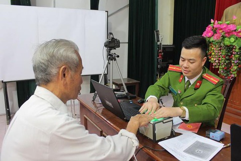 Công an Hà Nội lập các tổ lưu động đi cấp căn cước công dân - Ảnh 1. Công an Hà Nội lập các tổ lưu động đi cấp căn cước công dân - Ảnh 1.