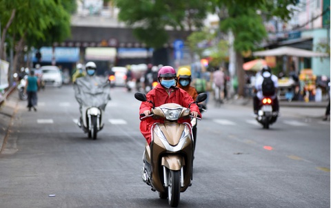 Sài Gòn mưa sáng sớm, tiết trời se lạnh - Ảnh 4. Sài Gòn mưa sáng sớm, tiết trời se lạnh - Ảnh 4.
