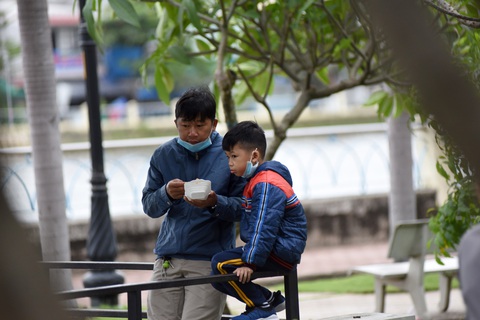 Sài Gòn mưa sáng sớm, tiết trời se lạnh - Ảnh 5. Sài Gòn mưa sáng sớm, tiết trời se lạnh - Ảnh 5.