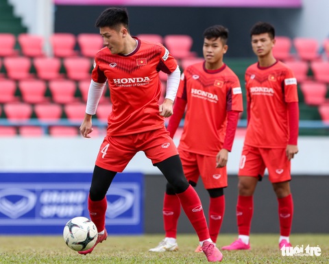 HLV Park Hang Seo phàn nàn về sân đấu của ĐTQG và U22 Việt Nam - Ảnh 1. HLV Park Hang Seo phàn nàn về sân đấu của ĐTQG và U22 Việt Nam - Ảnh 1.