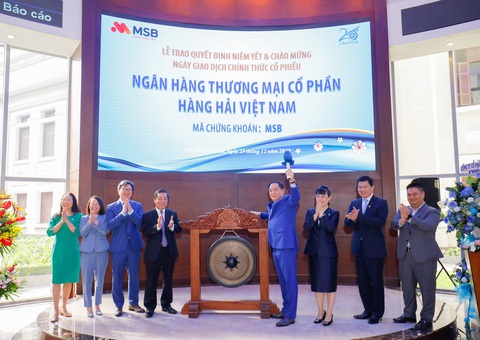 Hơn 1,1 tỉ cổ phiếu ngân hàng ‘đổ bộ’ lên sàn HoSE - Ảnh 1. Hơn 1,1 tỉ cổ phiếu ngân hàng ‘đổ bộ’ lên sàn HoSE - Ảnh 1.