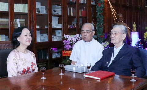 Bà Trương Thị Mai thăm, chúc Giáng sinh Tòa Tổng giám mục TP.HCM - Ảnh 2. Bà Trương Thị Mai thăm, chúc Giáng sinh Tòa Tổng giám mục TP.HCM - Ảnh 2.