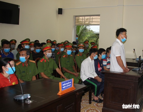 Xét xử vụ dàn cảnh trộm gần 2,7 tấn tôm siêu tinh vi gây xôn xao dư luận Cà Mau - Ảnh 1. Xét xử vụ dàn cảnh trộm gần 2,7 tấn tôm siêu tinh vi gây xôn xao dư luận Cà Mau - Ảnh 1.