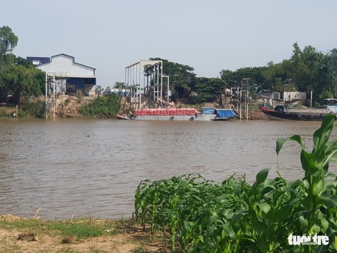 Một doanh nghiệp bị tố được ưu ái sang Campuchia lấy hàng trực tiếp giữa dịch COVID-19 - Ảnh 1. Một doanh nghiệp bị tố được ưu ái sang Campuchia lấy hàng trực tiếp giữa dịch COVID-19 - Ảnh 1.