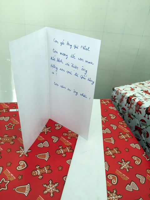Giáng sinh mang điều bất ngờ đến với bệnh nhi - Ảnh 5. Giáng sinh mang điều bất ngờ đến với bệnh nhi - Ảnh 5.