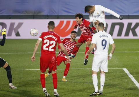 Đánh bại Granada, Real Madrid tiếp tục bằng điểm Atletico Madrid - Ảnh 2. Đánh bại Granada, Real Madrid tiếp tục bằng điểm Atletico Madrid - Ảnh 2.
