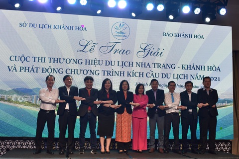 Khánh Hòa phát động chương trình kích cầu du lịch 2021 và bộ nhận diện logo, slogan mới - Ảnh 2. Khánh Hòa phát động chương trình kích cầu du lịch 2021 và bộ nhận diện logo, slogan mới - Ảnh 2.