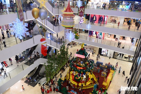 TP.HCM, Hà Nội lộng lẫy Noel, người người xuống phố - Ảnh 6. TP.HCM, Hà Nội lộng lẫy Noel, người người xuống phố - Ảnh 6.