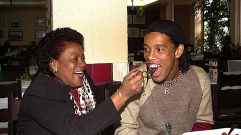 Điểm tin thể thao tối 24-12: Mẹ Ronaldinho mắc COVID-19, Man United giữ chân Lingard - Ảnh 3. Điểm tin thể thao tối 24-12: Mẹ Ronaldinho mắc COVID-19, Man United giữ chân Lingard - Ảnh 3.