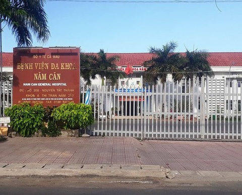 Khởi tố hai người đánh bác sĩ Bệnh viện đa khoa Năm Căn - Ảnh 1. Khởi tố hai người đánh bác sĩ Bệnh viện đa khoa Năm Căn - Ảnh 1.