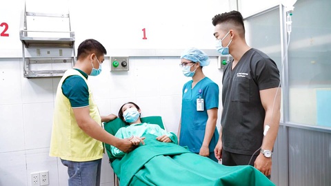Bệnh viện Chợ Rẫy áp dụng mô hình giao tiếp chào - ai - thì - biết - ơn - Ảnh 2. Bệnh viện Chợ Rẫy áp dụng mô hình giao tiếp chào - ai - thì - biết - ơn - Ảnh 2.