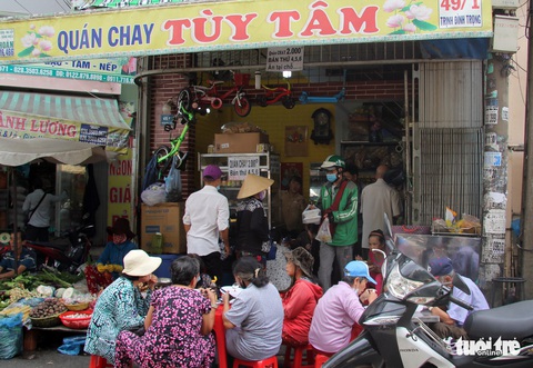 Quán cơm chay ‘gieo duyên tùy tâm’ - Ảnh 4. Quán cơm chay ‘gieo duyên tùy tâm’ - Ảnh 4.