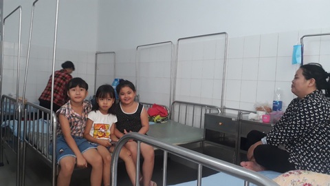 7 học sinh nhập viện sau khi uống trà sữa: Sẽ kiểm tra các quán trà sữa - Ảnh 1. 7 học sinh nhập viện sau khi uống trà sữa: Sẽ kiểm tra các quán trà sữa - Ảnh 1.