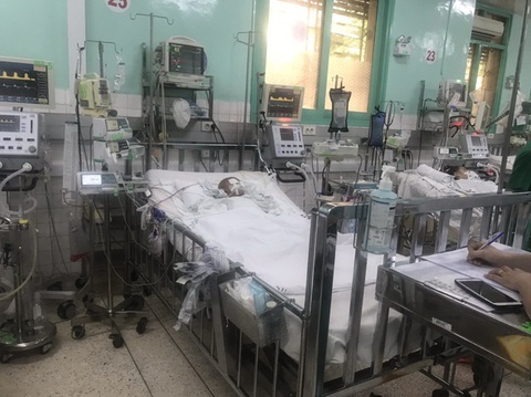 Bé trai 4 tuổi bị người nhà cầm kéo đâm mắt, xuyên qua não - Ảnh 1. Bé trai 4 tuổi bị người nhà cầm kéo đâm mắt, xuyên qua não - Ảnh 1.