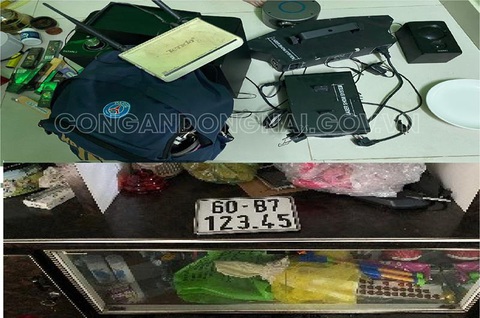Bắt 2 thanh niên, thu giữ 745 mẫu con dấu giả dấu công an cả nước - Ảnh 2. Bắt 2 thanh niên, thu giữ 745 mẫu con dấu giả dấu công an cả nước - Ảnh 2.