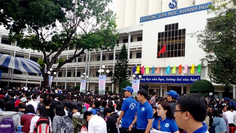 Đại học Khánh Hòa có chủ tịch hội đồng trường và hiệu trưởng mới - Ảnh 1. Đại học Khánh Hòa có chủ tịch hội đồng trường và hiệu trưởng mới - Ảnh 1.